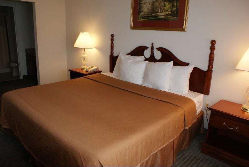 Host Inn An All Suites Hotel Уилкс Бар Стая снимка