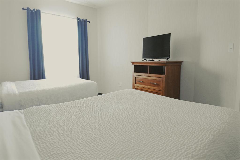 Host Inn An All Suites Hotel Уилкс Бар Екстериор снимка