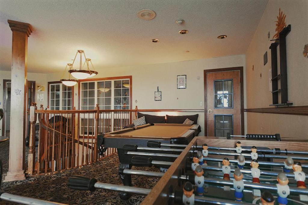 Host Inn An All Suites Hotel Уилкс Бар Екстериор снимка