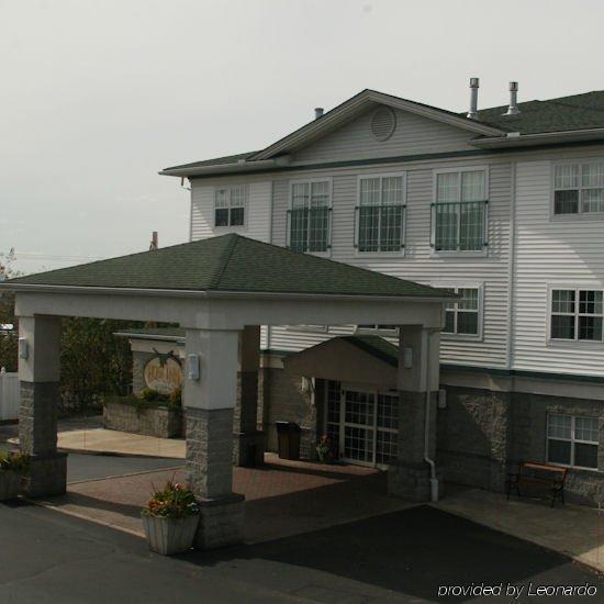 Host Inn An All Suites Hotel Уилкс Бар Екстериор снимка
