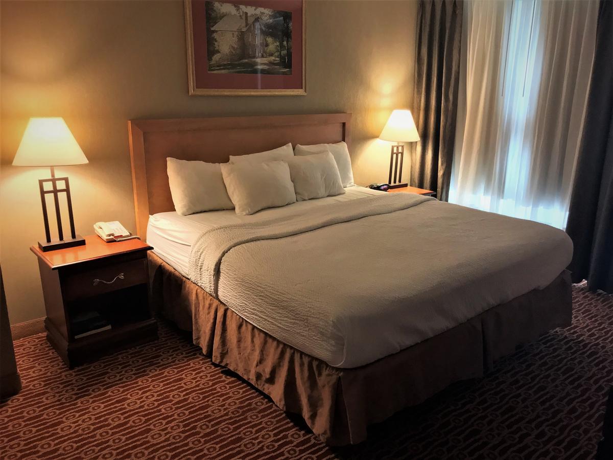 Host Inn An All Suites Hotel Уилкс Бар Екстериор снимка