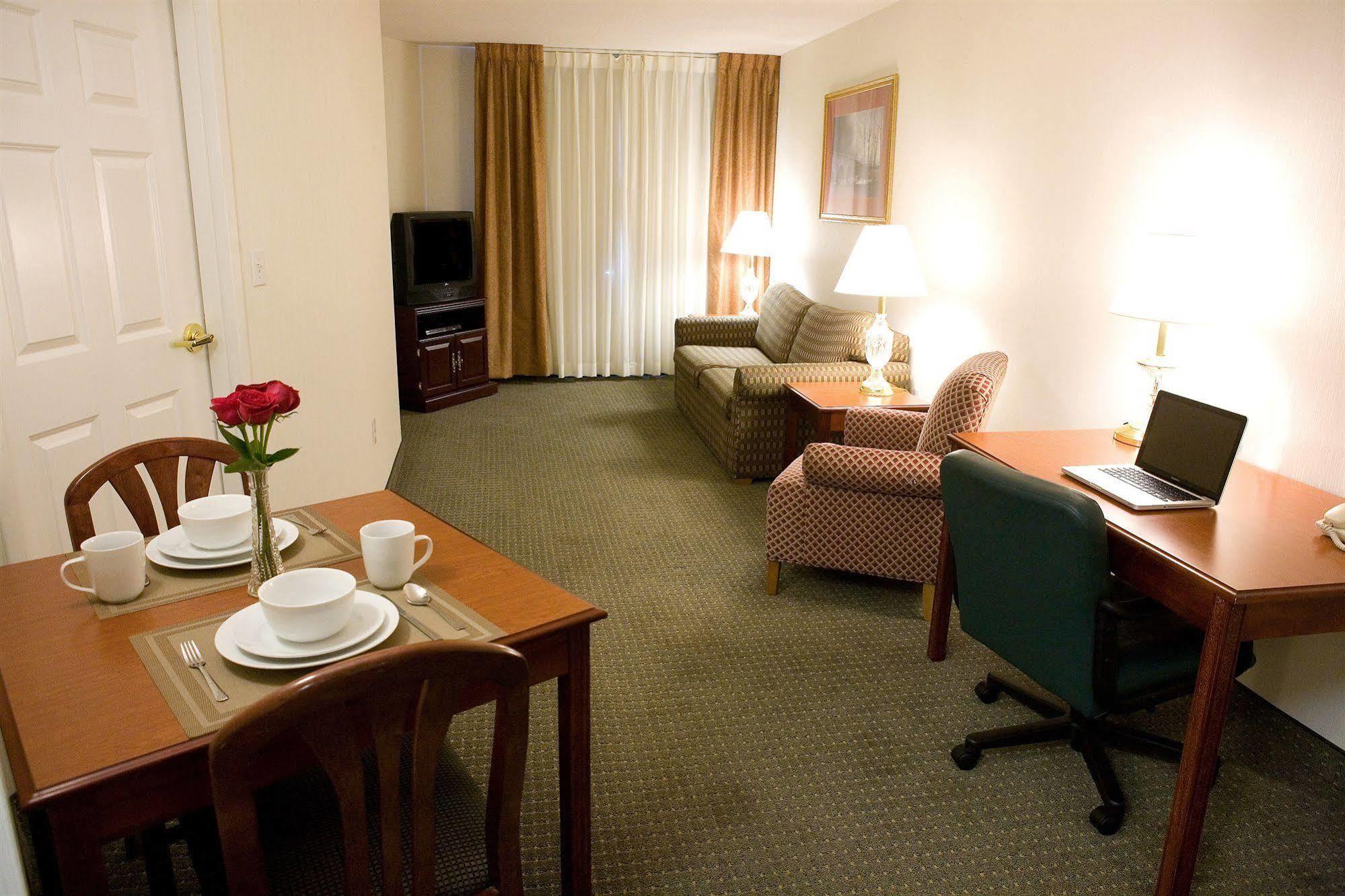 Host Inn An All Suites Hotel Уилкс Бар Екстериор снимка