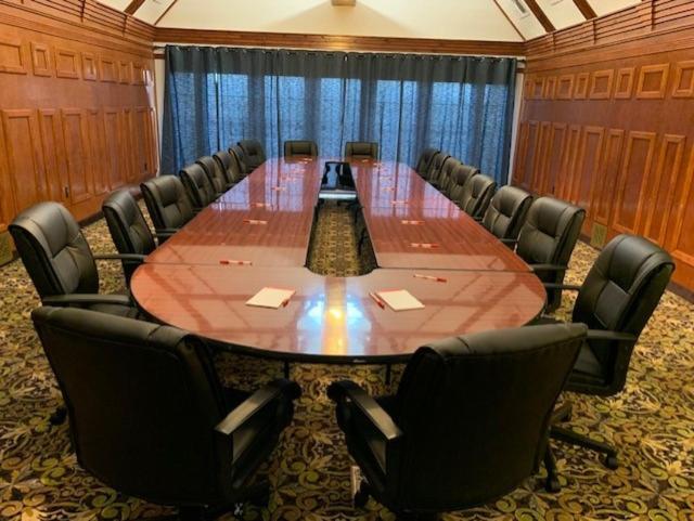 Host Inn An All Suites Hotel Уилкс Бар Екстериор снимка